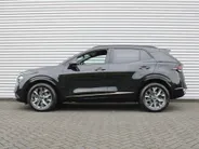 Kia Sportage 1.6 T-GDi Hybrid Dark Edition | Stuur-/stoelverwarming v+a | Camera | Elek. stoelverstelling | 18' LM | Cruise adapt. | Navi | Clima | Half leer/suède |