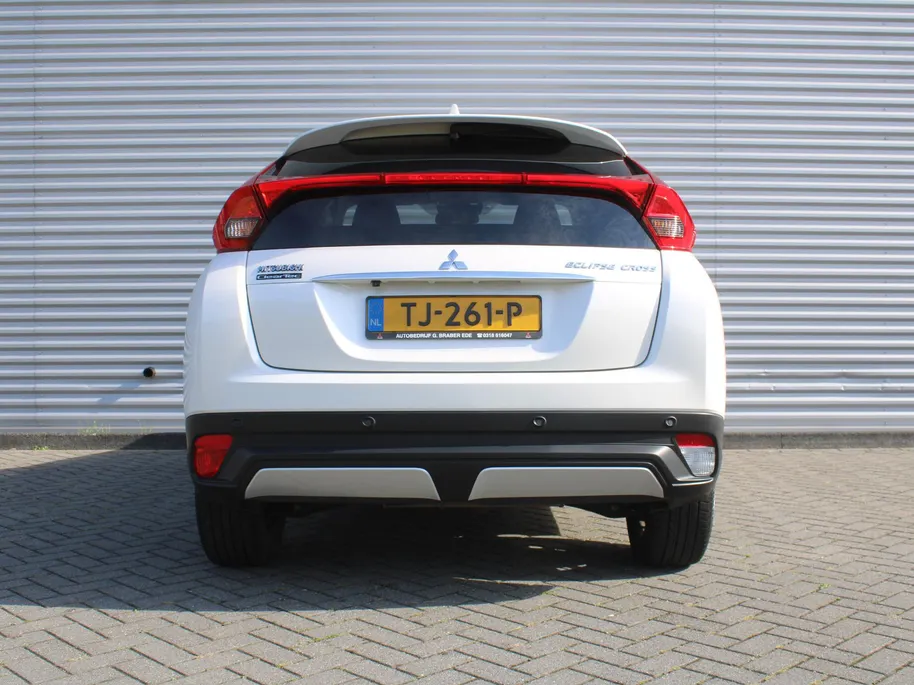 Mitsubishi Eclipse Cross 1.5 DI-T First Edition | Trekhaak | 18' LM | HUD | 360 Camera | Dodehoek detectie | Navi | Stoelverwarming | Dealeronderhouden | 1e eigenaar |
