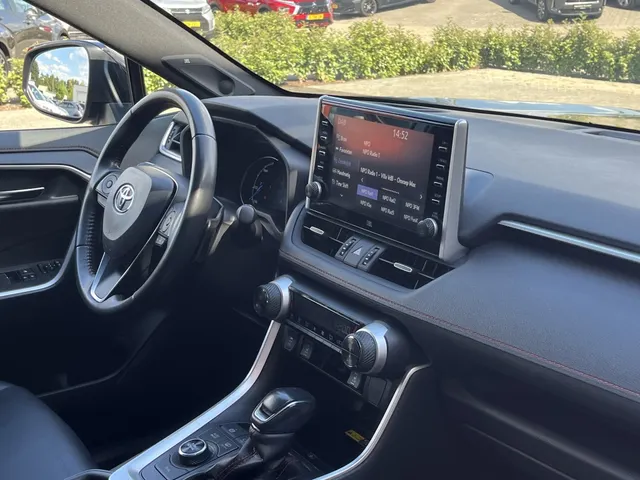 Toyota RAV4 2.5 Plug-in Style Bi-Tone | 360 Camera | Trekhaak 1500KG trekgewicht