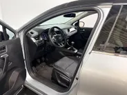 Renault Captur 90PK TCe Techno | 1e eigenaar | Schuif-Kantel Dak | Camera | Navigatie | Apple Carplay/Android Auto | Parkeersensoren | Trekhaak | Climate Control | Lichtmetalen Velgen | Full LED |