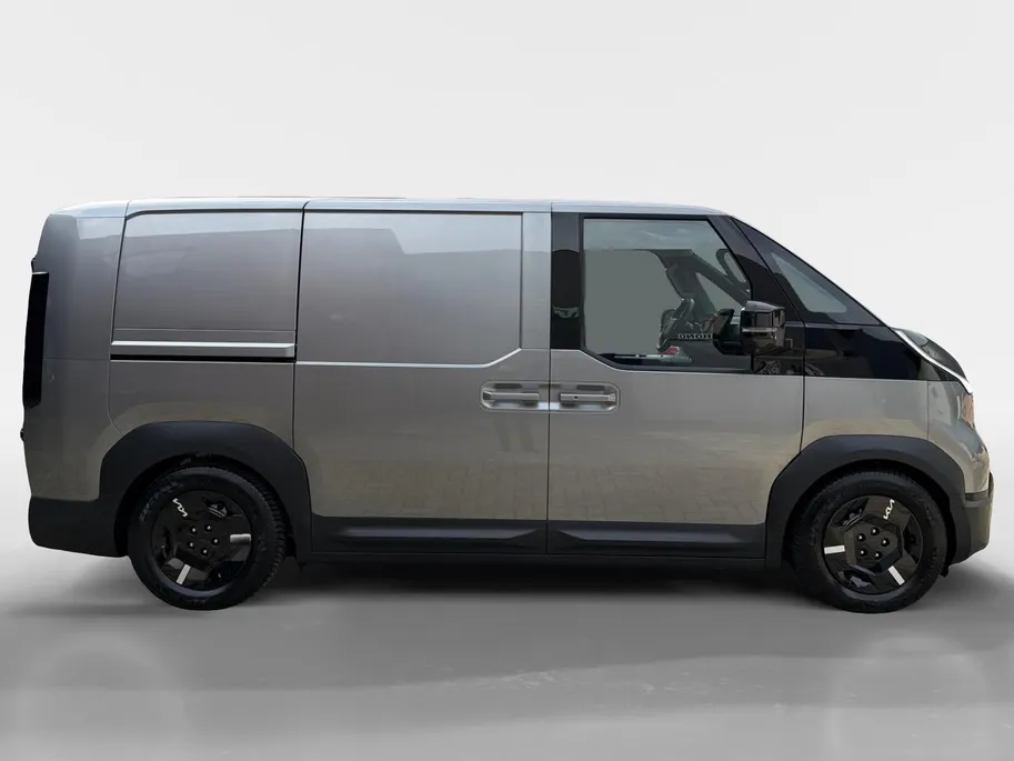 Kia PV5 L2H1 Elite Executive 71.2 kWh | 416 km WLTP-actieradius | 10% - 80% laden snelladen in 30 minuten | All-season banden | Dodehoek camera | 360 camera | Parkeersensoren rondom | Stoel- en stuurverwarming | Draadloos Apple/Android Carplay | Navi