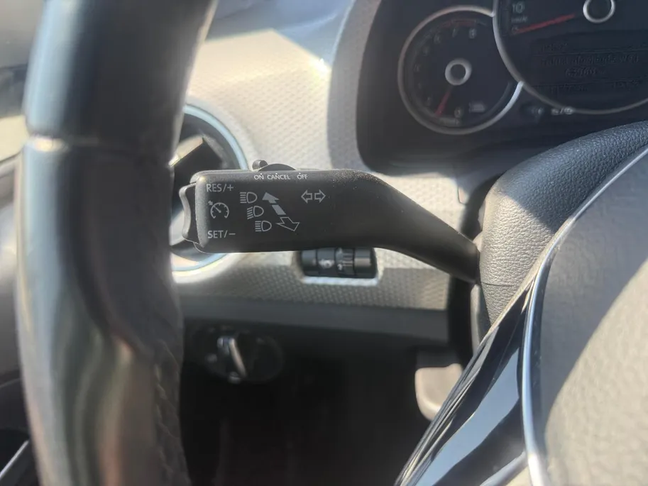 Volkswagen up! 1.0 | Camera | Parkeersensoren | Climate Control | Cruise Control | DAB | Stuurbediening | Bluetooth | Goed Onderhouden