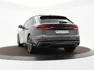 Audi Q8 55 TFSIe 381pk Tiptronic Quattro Pro Line S · Panoramadak · 360 Camera · Wegklapbare Trekhaak · Apple/Android Car Play · Luchtvering · 21'' Inch ·