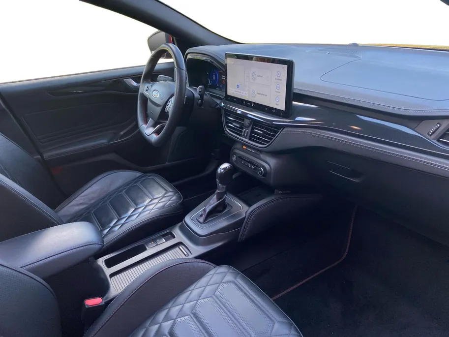 Ford Focus 1.0 EcoBoost Hybrid ST Line Vignale automaat 155PK | NL-Auto | Dealer onderhouden | Driver assistancepack | Winterpack | Panoramadak | 18' Lichtmetaal | Adaptive cruisecontrol | Dodehoekdetectie | Leer bekleed |