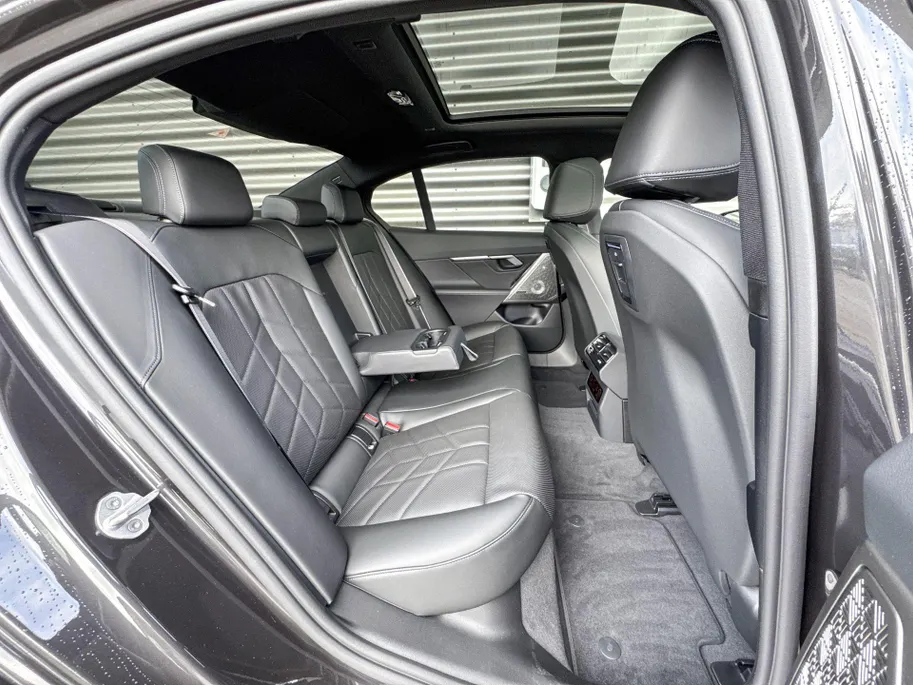 BMW i5 Sedan eDrive40