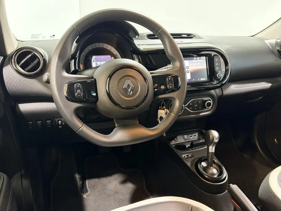 Renault Twingo Z.E. E-Tech Série Limitée Urban Night 22 kWh Automaat | SOH-Waarde 94% | Navigatie | Camera | Climate Control | Stoelverwarming | Lichtmetalen Velgen | Cruise Control | Parkeersensoren |