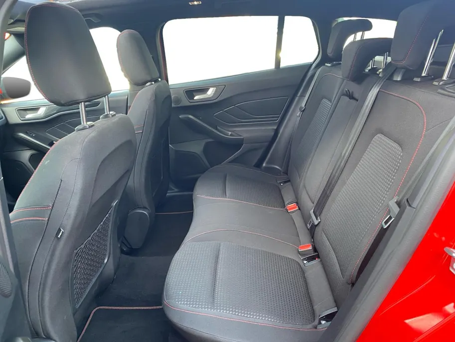 Ford Focus Wagon 1.0 EcoBoost Hybrid ST Line X 155pk automaat | Stoel- stuur en voorruitverwarming | Kantel / schuifdak | Driver assistance pack