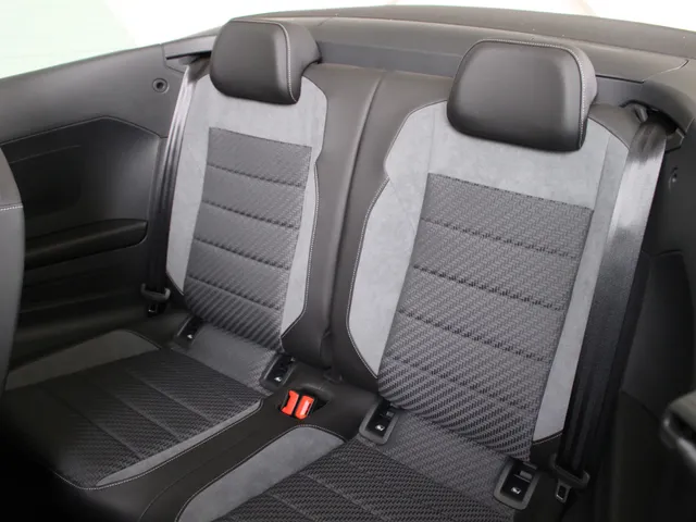 Volkswagen T-Roc Cabrio 1.5 TSI DSG R-Line Navigatie | 19' Misano | Stoel- en stuurverwarming | Matrix Led | Beats Audio