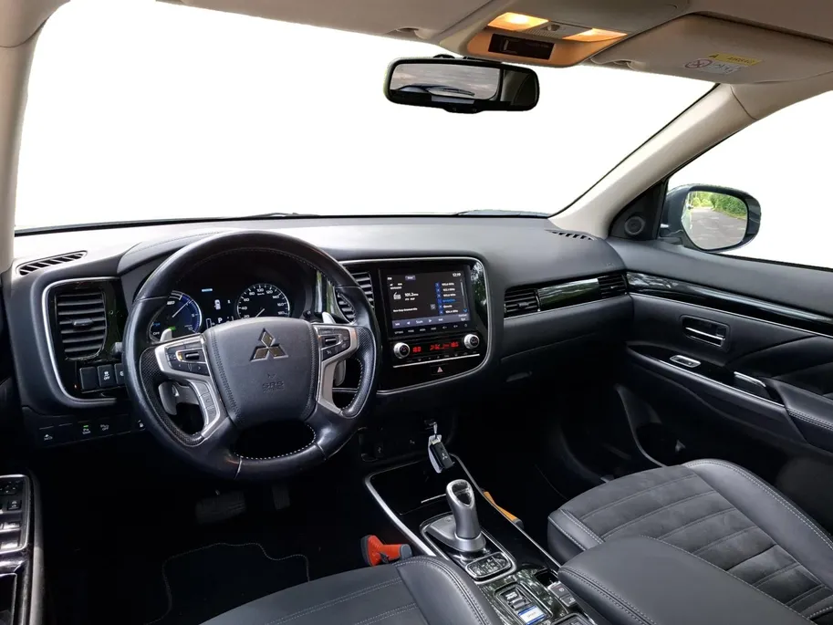 Mitsubishi Outlander 2.4 PHEV Intense | TREKHAAK | AUTOMAAT | CLIMATE | CRUISE | GOED ONDERHOUDEN |