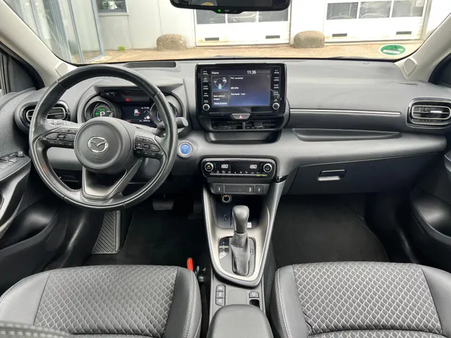 Mazda 2 Hybrid 1.5 Select AUTOMAAT | TREKHAAK | FULL HYBRID | A.CAMERA | HEAD-UP DISPLAY | STOEL- en STUURVERWARMING | APPLE CARPLY/ANDROID AUTO |