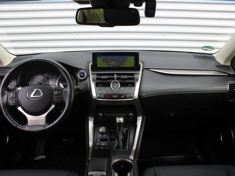 Lexus NX 300h AWD Sport Edition | Luxury + Safety Pack | Stuur-/stoelverwarming | Schuif-/kantel dak | Draadloze lader | 18' LM | Camera | Cruise adapt. |