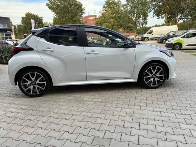 Toyota Yaris 1.5 Hybride Executive | Bi-Tone | Pdc (12367km)