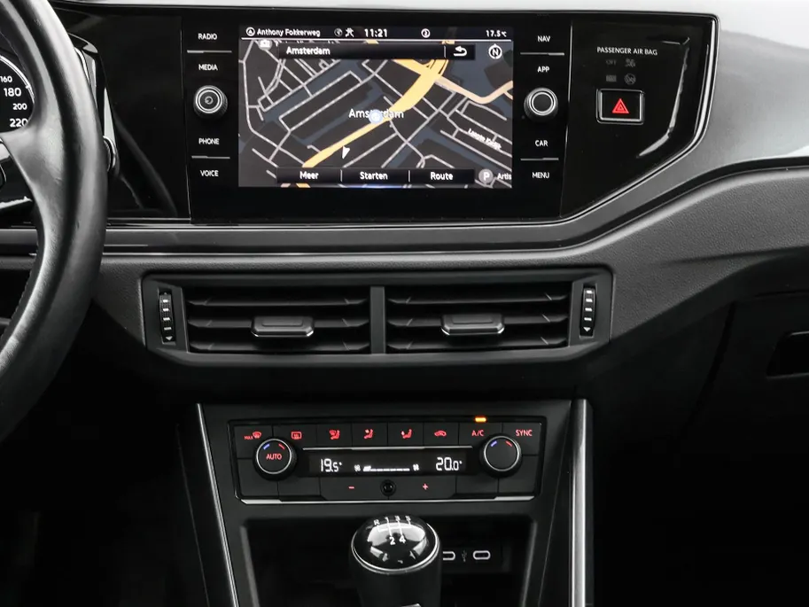 Volkswagen Polo 1.0 TSI 95pk Highline · Apple/Android Car Play · Navigatie · Clima · 16'Velgen · Sportstoelen · Draadloze Telefoonlader ·