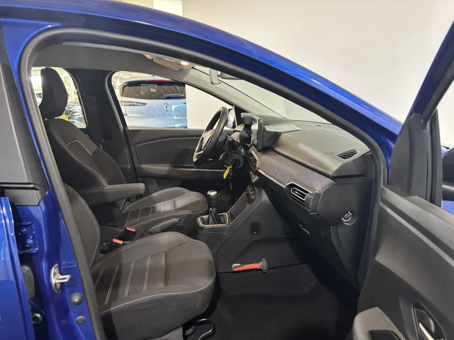 Dacia Sandero 90PK TCe Comfort | Apple CarPlay/Android Auto | Airco | Cruise Control | Full LED | Armsteun | Elektrische Ramen & Spiegels | Licht & Regen Sensor |