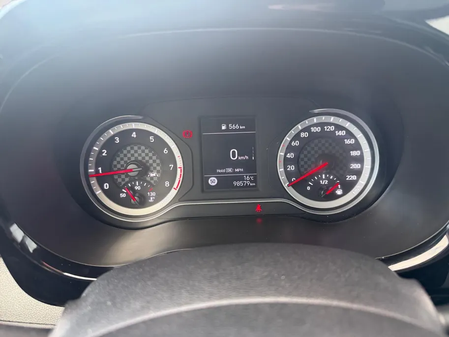 Hyundai i10 1.0 Premium | Navigatie| Parkeer sensoren| Camera| Cruise Controle| Metallic lak| Dealer onderhouden| Climate Controle