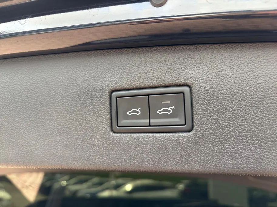 Volkswagen Tiguan Allspace 1.4 TSI Highline 7p. *Automaat*Navi*Schuif/kanteldak*Climate Control*Trekhaak*Stoelverwarming*Lederen bekleding*Parkeerhulp*Elekt. Achterklep*Vol opties!