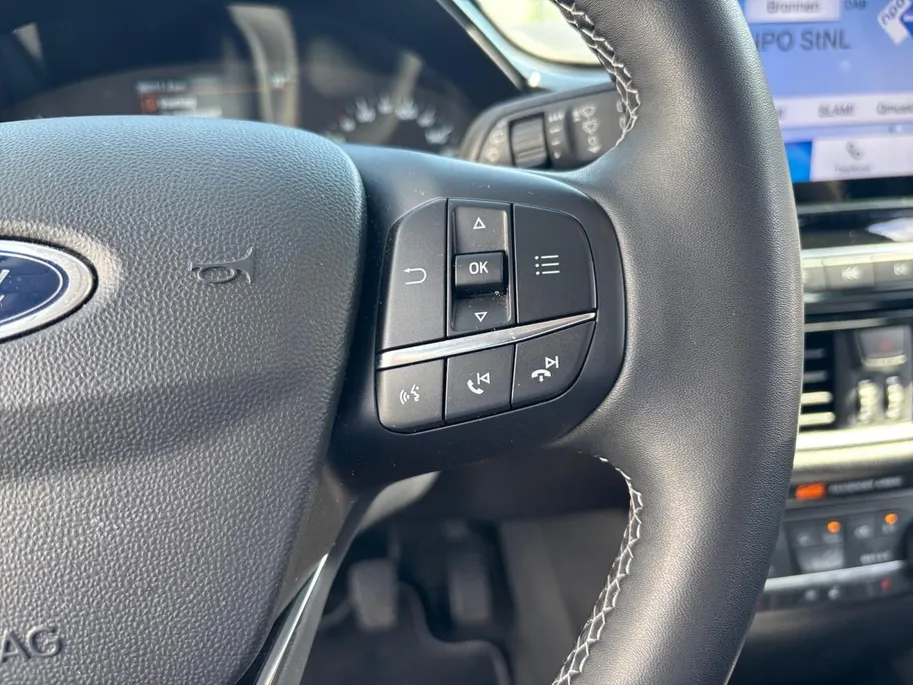 Ford Fiesta 1.0 EcoBoost Hybrid Titanium | Stoel/stuur en voorruitverwarming | Cruise control | Parkeersensoren |