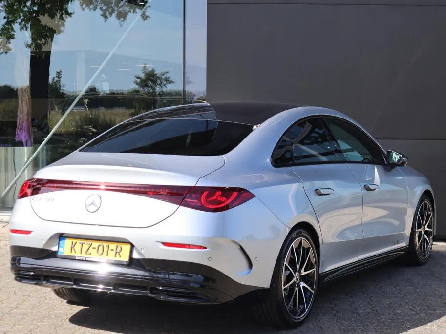 Mercedes-Benz CLA 180 Business Solution AMG l Trekhaak l Panoramadak l stoelverwarming