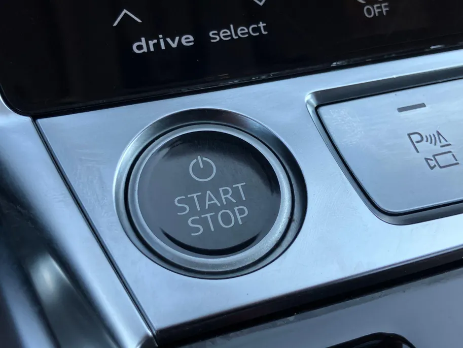 Audi e-tron Sportback 55 quattro S Line 95 kWh 300kW/408PK · Panoramadak · Trekhaak · Camera · Leder · Stoelverwarming · Drive select ·  Garantie t/m 18-10-2027 of 100000km.