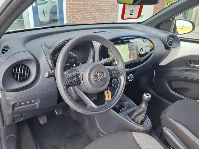 Toyota Aygo X 1.0 VVT-i MT Play CAMERA | CRUISE | NL-auto | rijklaarprijs !!
