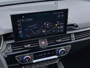 Audi A4 Avant 35 TFSI 150pk S edition Competition · Trekhaak · Camera ·  Stoelverwarming · Apple/Android Car Play · Adaptive Cruise Control ·  Clima · Drive select · Leder/Stof · Garantie t/m 23-07-2028 of 100000km.
