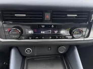 Nissan QASHQAI 1.3 MHEV Xtronic Tekna Plus *Automaat*Navi+360Camera*Winter Pack*Elekt. Stoelen*Lederen bekleding*HUD*Adapt. Cruise Control*Memory stoelen*1ste eigenaar!