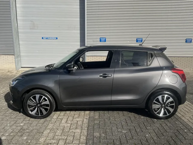 Suzuki Swift 1.0 Stijl Smart Hybrid 1e eigenaar| Dealer onderhouden| Meest Luxe uitvoering| Fabrieksgarantie tot 2028