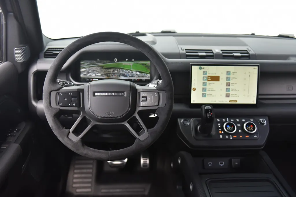 Land Rover Defender 
