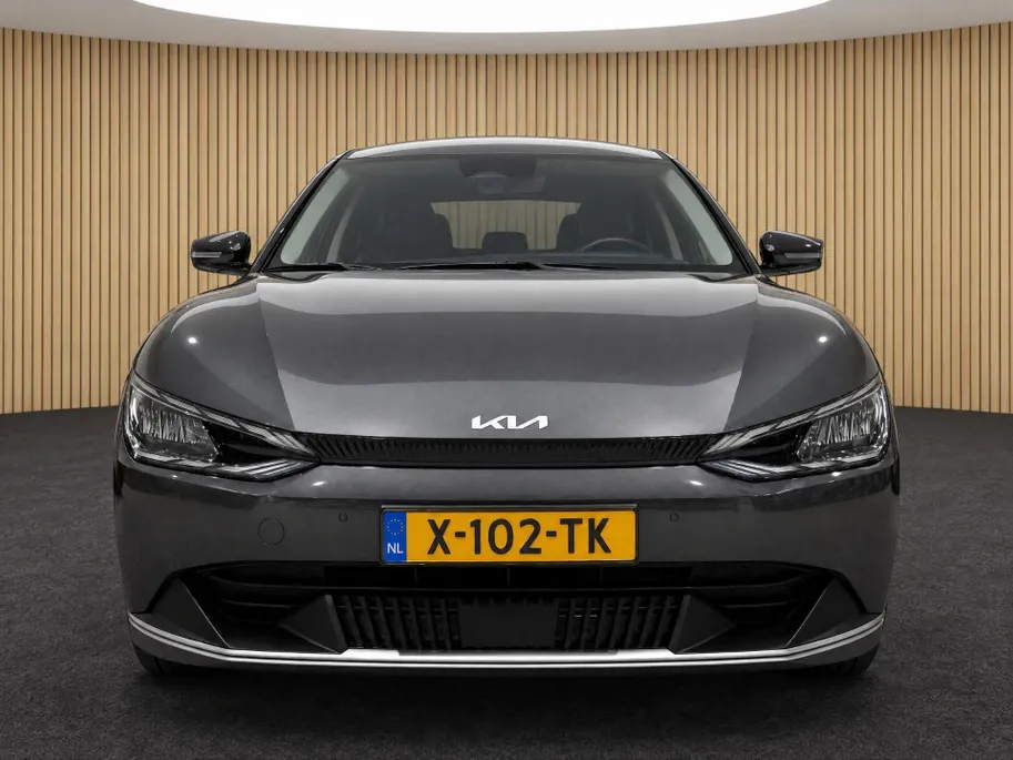 Kia EV6 Light Edition 58 kWh Dealer onderhouden | Stoel + stuurverwarming | Climate control | ACC | 800V laden | Ontzettend ruim |
