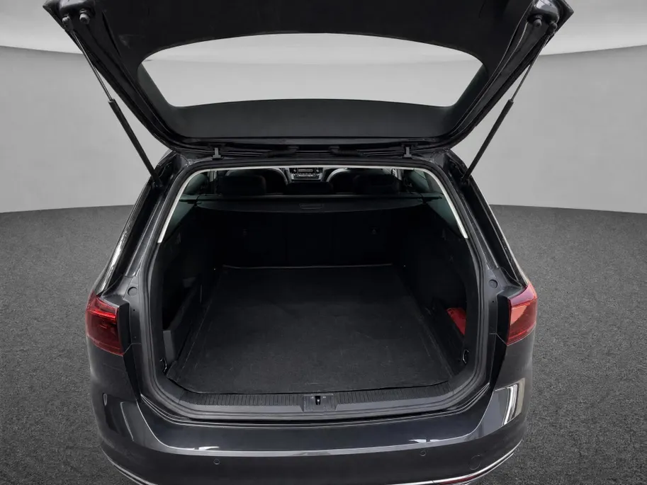 Volkswagen Passat Variant 1.4 TSI 218pk DSG PHEV GTE Business · Panoramadak · Camera · Apple/Android Car Play · Navigatie · Stoelverwarming · 18'' Inch ·
