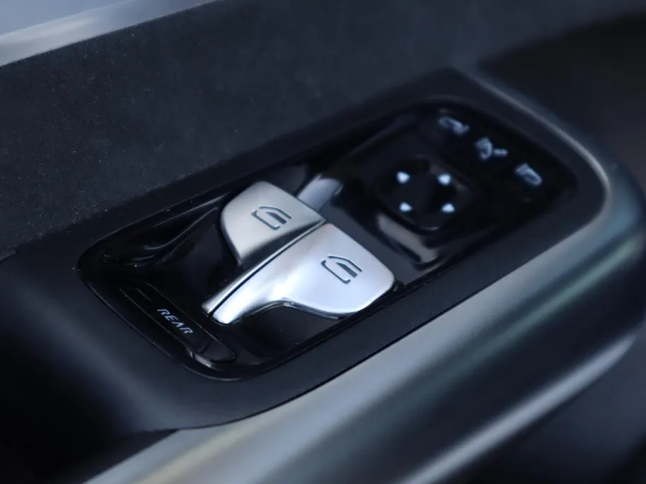 Mercedes-Benz CLA 250+ Launch Edition 85.5 kWh l Keyless l Achteruitrij camera l Stoelverwarming l Memory