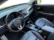 Kia Niro 1.6 GDi Hybrid ExecutiveLine | Stoel verwarming en ventilatie | Dodehoek detectie | Schuif/kantel dak | Trekhaak  | Keyless Entry | Apple CarPlay/ Android Auto | Lichtmetalen Velgen |