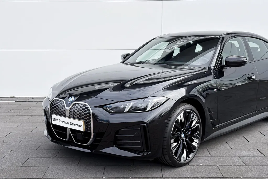 BMW i4 eDrive35 70 kWh