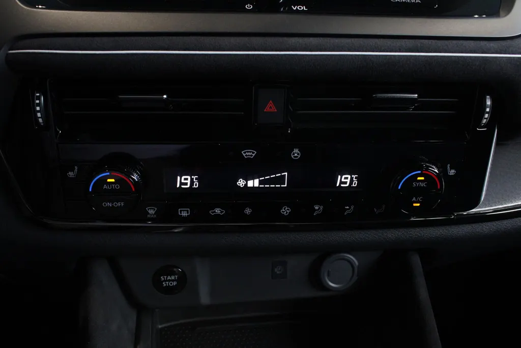 Nissan QASHQAI 1.3 MHEV Xtronic N-Design |1800kg trekgewicht|Coldpack|Panoramisch dak|Camera rondomzicht|Parkeersensoren voor en achter|Naviagatie|Apple carplay&Android auto|20inch Lichtmetalenwielen|Alcantara bekleding|