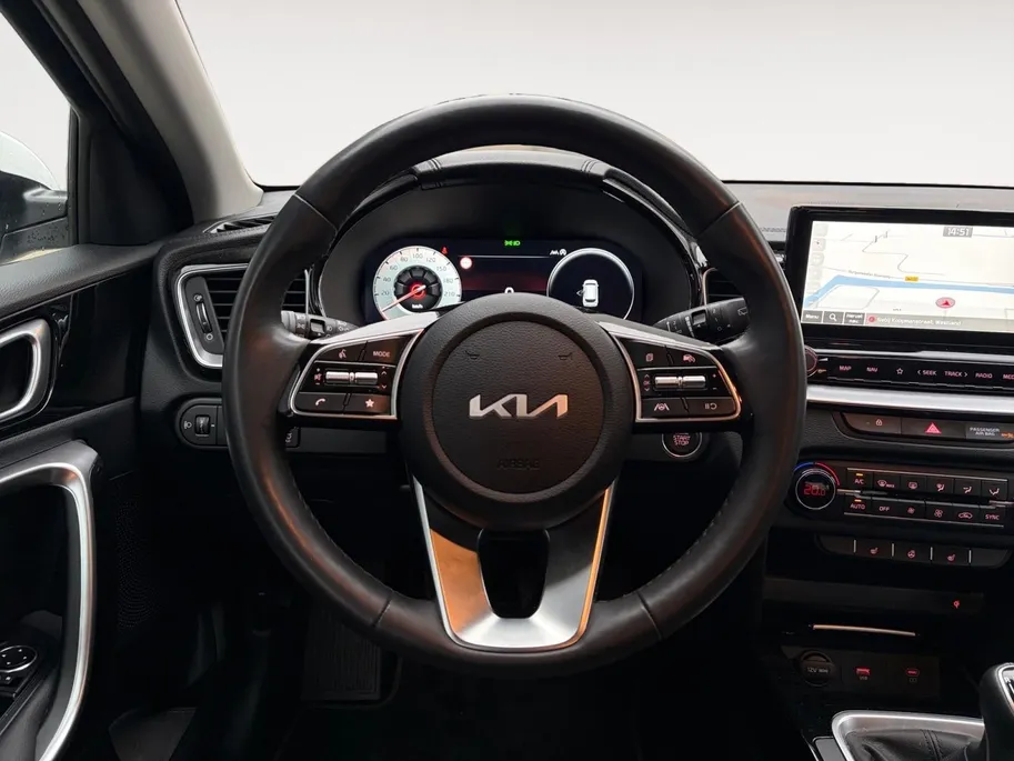 Kia Ceed Sportswagon 1.0 T-GDi DynamicPlusLine | Stoel- en stuurverwarming | Elektrisch bedienbare achterklep | Parkeersensoren voor- en achter | Achteruitrijcamera | Apple/Android Carplay | Navi | Cruise Control