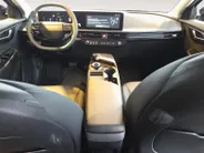 Kia EV6 Light Edition 63 kWh Nieuw model | Navi | Stoelverwarming vόόr en stuurwielverwarming | Achteruitrijcamera | Fabrieksgarantie t/m 30-4-2032 + 3x 1 jaar* | NAP