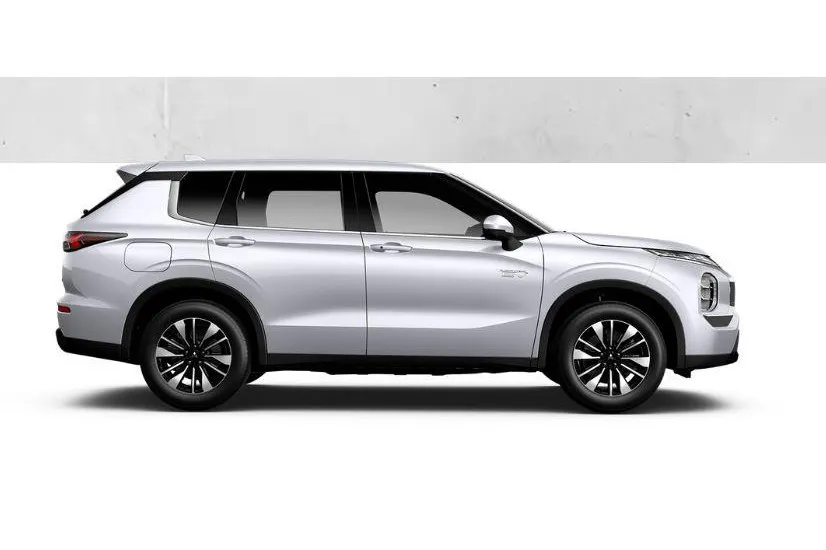 Mitsubishi Outlander 2.4 PHEV Pure € 5000 euro korting eigen voorraad| 8 jaar garantie| Snel leverbaar | Totaalprijs op is op.