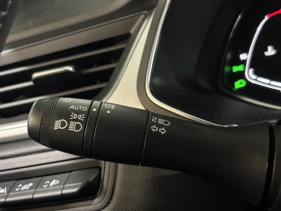 Renault Captur 90PK TCe Intens | 9,3' Navi | Camera | Climate Control | Parkeersensoren | Apple CarPlay/Android Auto | Cruise Control | Lichtmetalen Velgen | Armsteun | Full LED |