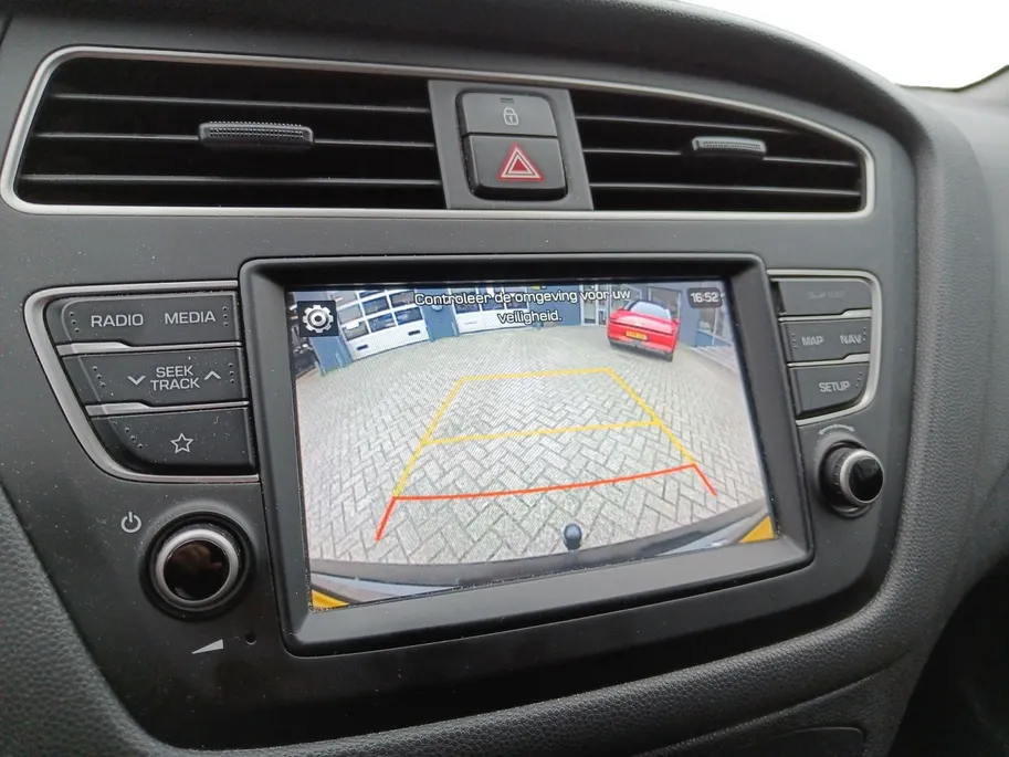 Hyundai i20 1.0 T-GDI Comfort Automaat | All weatherbanden | Trekhaakl | Navigatie | Camera |