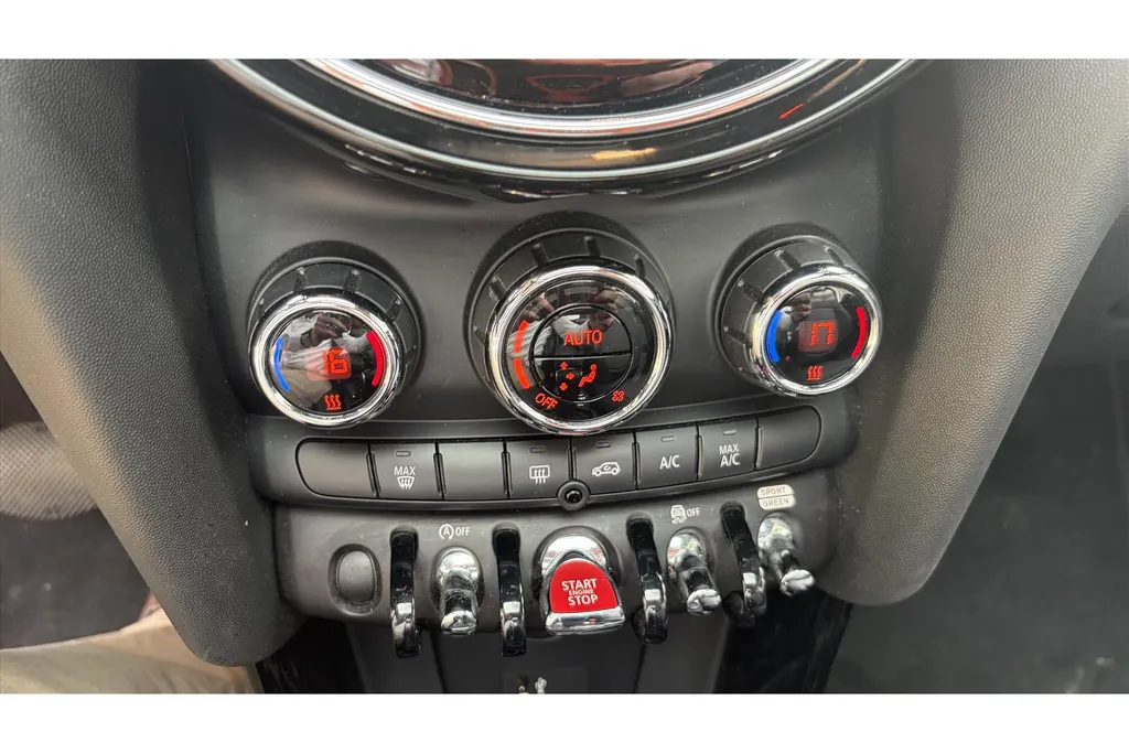 MINI 3-Deurs Mini (f56) 1.5 136pk Cooper l Automaat l Schuifkantel Pano Dak l