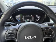Kia Niro 1.6 GDi Hybrid DynamicPlusLine AUTOMAAT | Trekhaak | Stoel/Stuur verwarming | Adaptieve Cruise | Groot scherm Navigatie | Digitaal cockpit | Apple Carplay/Android Auto | Camera | Climate