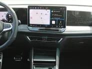 Volkswagen Tiguan 1.5 eHybrid R-Line Edition | Elek. trekhaak | Schuifdak | Stuur-/stoelverwarming + massage | Camera | 20' LM | HUD | LED | Dodehoek detectie | Nieuwstaat | BTW auto |