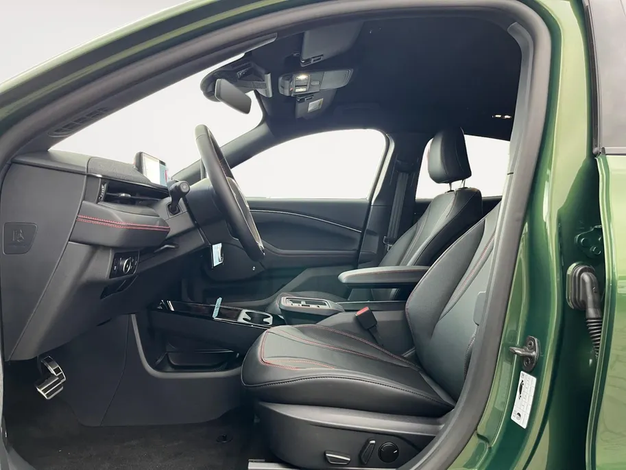 Ford Mustang Mach-E Extended Premium RWD 88 kWh | Op Voorraad | Snel Rijden | Financiering vanaf 2,99% Rente | Actiekorting tot €5000,- | 602 KM Rijbereik WLTP |