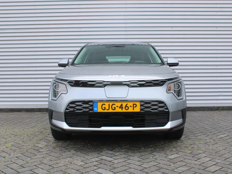 Kia Niro EV Light Edition 64.8 kWh | Airco | Cruise | Navi | Camera | PDC | 17' LM | All season banden | 17% bijtelling |