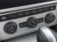 Volkswagen Passat Variant 1.4 TSI 125pk Comfortline Business · Trekhaak · Apple/Android Car Play · Navigatie · Clima · Elek. kofferbakklep ·