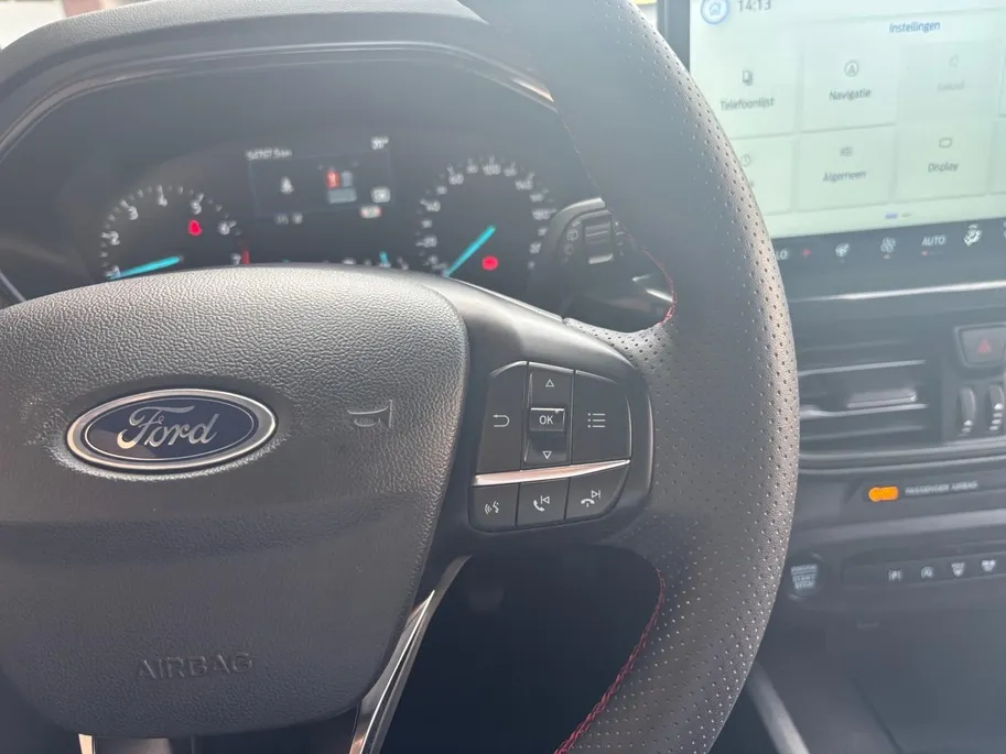 Ford Focus Wagon 1.0 EcoBoost Hybrid ST Line | Winterpack | Apple Carplay / Android auto | Parkeersensoren voor + achter