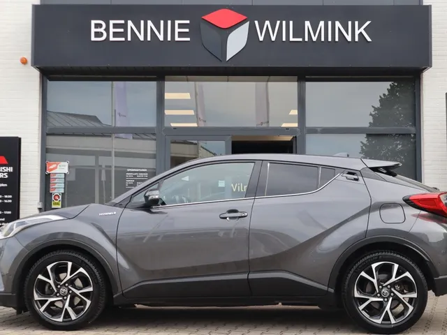 Toyota C-HR 1.8 Hybrid Style Trekhaak | All Seasonbanden | Stuur en stoelverwarming