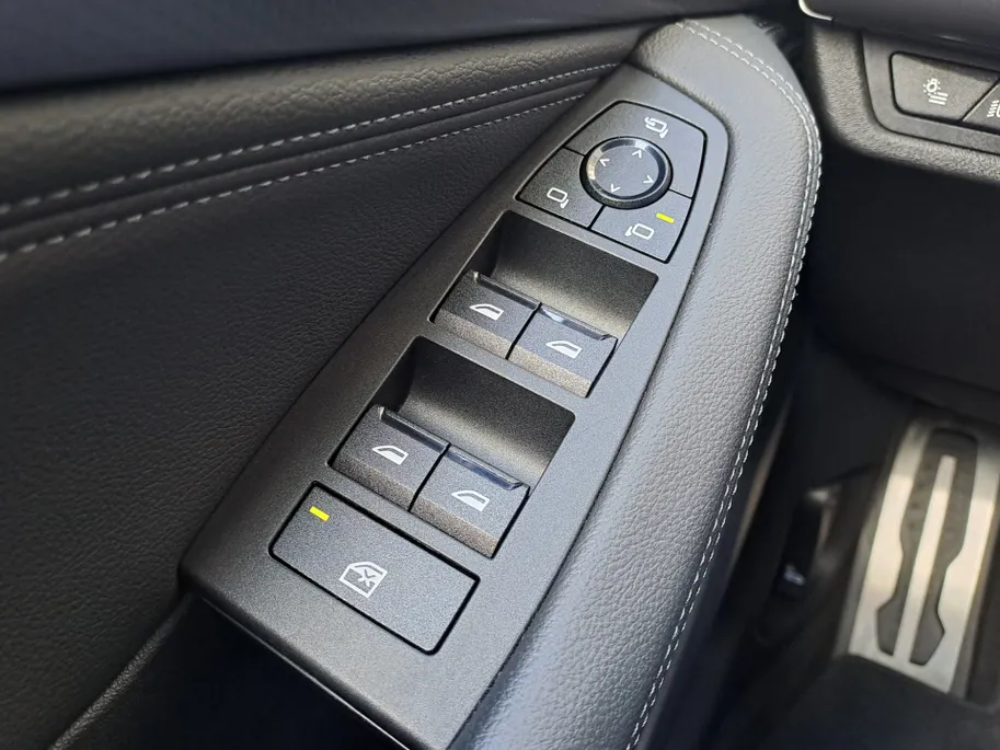 BMW 2 Serie Active Tourer 220i AUTOMAAT | Sensoren | Navigatie | Cruise | 360 Camera | Head-up display | Elektrisch verstelbare stoel | Apple Carplay/Android Auto