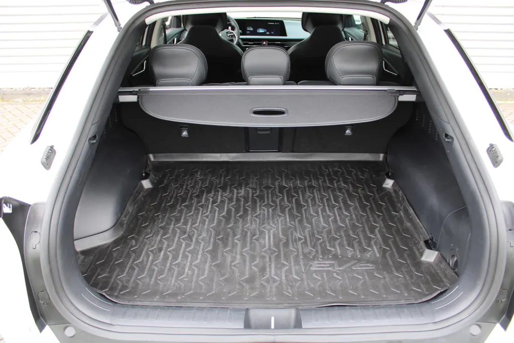 Kia EV6 Air 58 kWh | Trekhaak | 20' LM | Stuur-/stoelverwarming | Camera | Navi | Cruise adapt. | Dodehoek detectie |