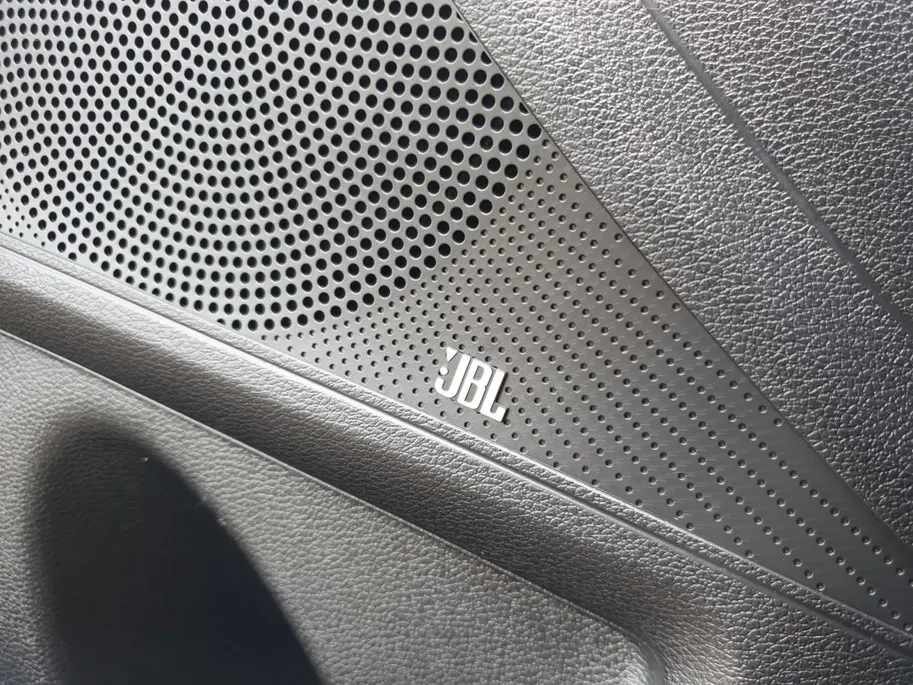 Kia Ceed 1.0T Design Edition | Stoel en stuurverwarming | Dodehoek detectie | Navigatie | Camera | Apple carplay / Android Auto | JBL sound system |